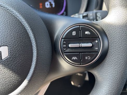 Used 2025 Kia Soul LX w/ LX Technology Package FWD image 12