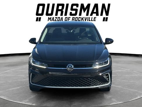 Used 2025 Volkswagen Jetta SE image 8