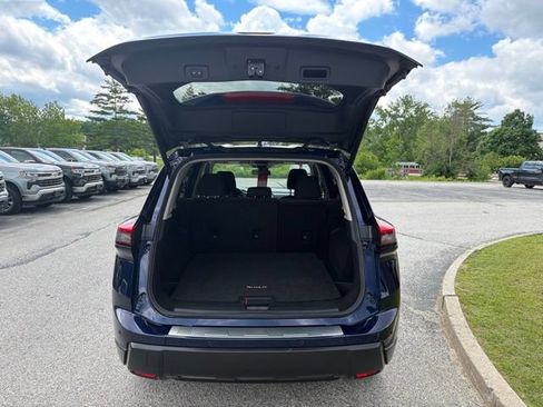 Used 2025 Nissan Rogue SV AWD/4WD image 13