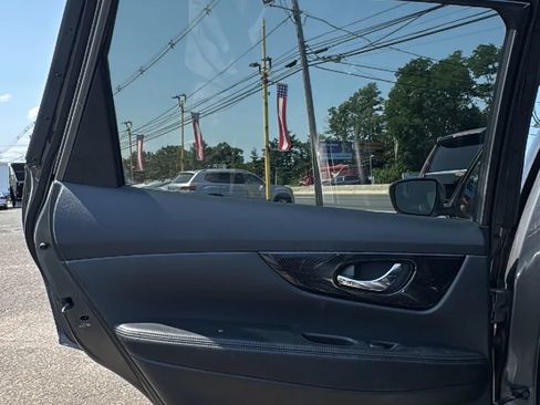 Used 2018 Nissan Rogue SL AWD/4WD image 13