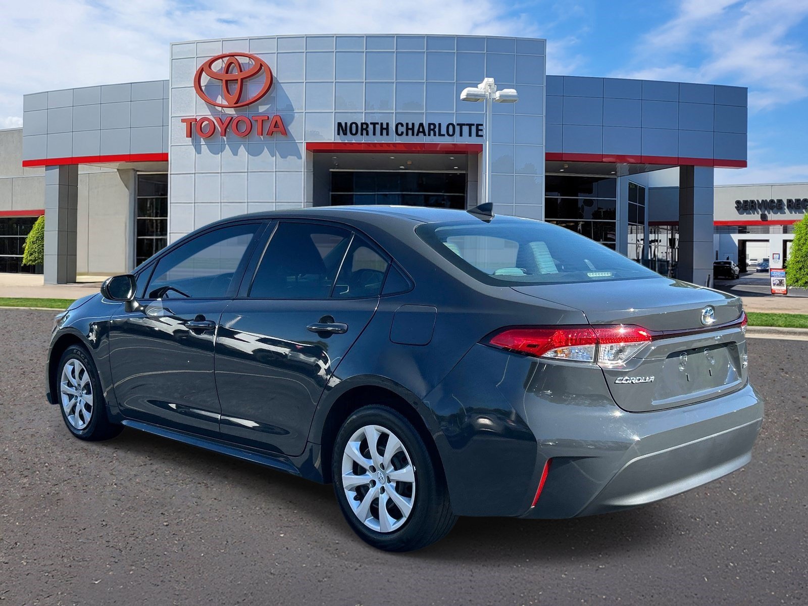 Used 2023 Toyota Corolla LE FWD image 4