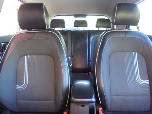 Used 2024 Hyundai Venue Limited FWD image 13