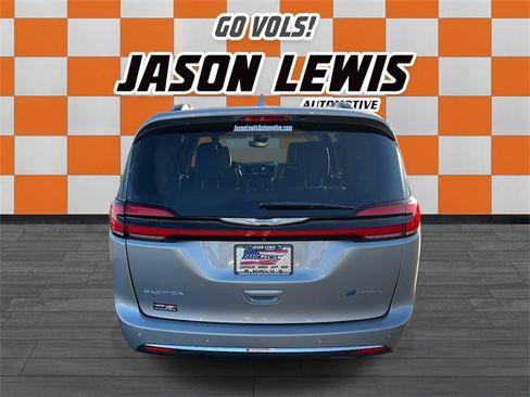 Used 2021 Chrysler Pacifica Touring-L image 5