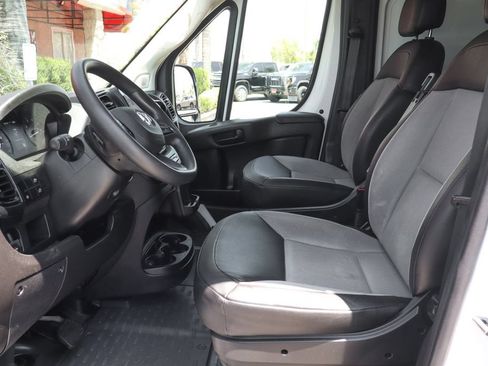 Used 2025 RAM ProMaster 2500 w/ Convenience Group FWD image 19