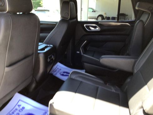 Used 2023 Chevrolet Tahoe Premier AWD/4WD image 16