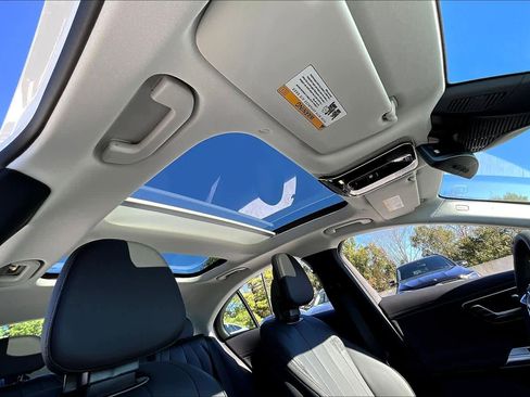 Used 2025 Mercedes-Benz E 350 Sedan image 12