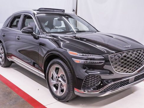 Certified 2026 Genesis GV70 2.5T Advanced image 5