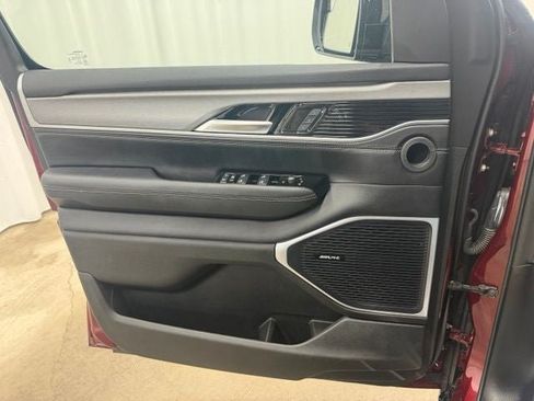 Used 2025 Jeep Wagoneer Series II w/ Convenience Group I AWD/4WD image 15
