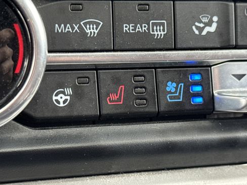 Used 2023 Ford Expedition Limited image 22