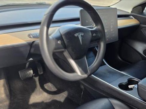 Used 2020 Tesla Model 3 Standard Range image 9