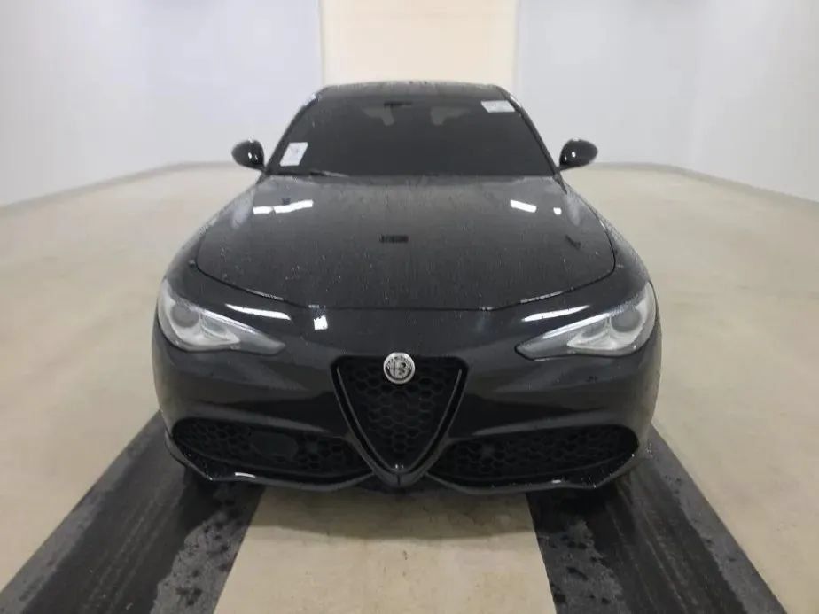 Used 2021 Alfa Romeo Giulia Ti Sport RWD image 2