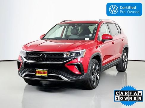 Certified 2024 Volkswagen Taos SE image 3