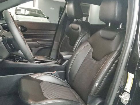 Used 2024 Jeep Compass Latitude w/ Altitude Special Edition image 18