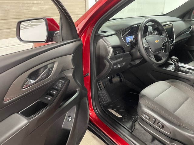 Used 2023 Chevrolet Traverse LT w/ Rear Camera Mirror Package AWD/4WD image 10