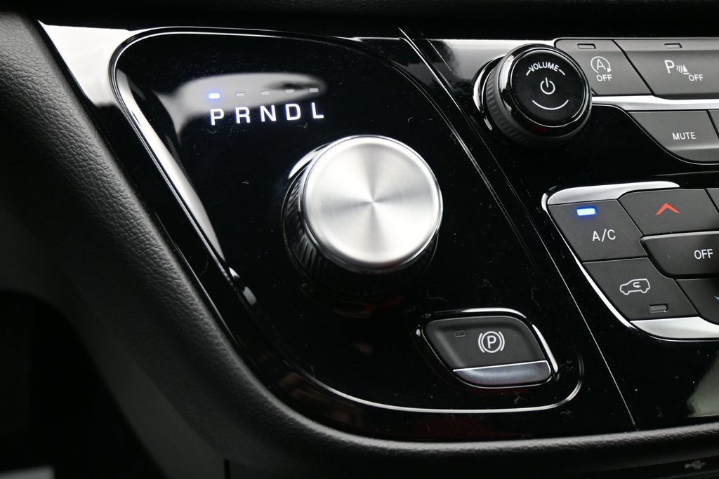 New 2027 Chrysler Pacifica Select FWD image 20