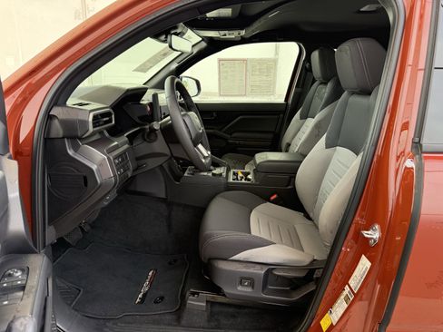 Certified 2025 Toyota Tacoma PreRunner image 27