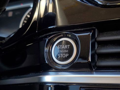 Used 2023 Nissan Pathfinder SL image 19