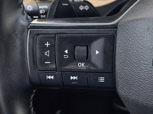 Used 2025 Nissan Rogue SV FWD image 20