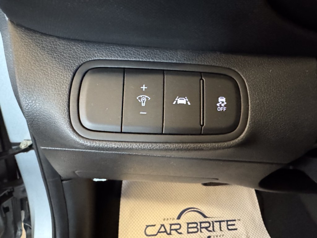 Used 2020 Hyundai Venue SE FWD image 18