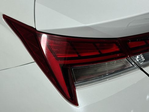 Used 2024 Hyundai Elantra Limited FWD image 34