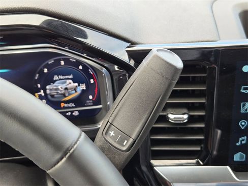 Used 2025 Chevrolet Silverado 2500 LTZ w/ LTZ Convenience Package image 17