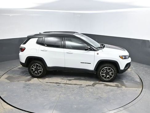 Used 2025 Jeep Compass Trailhawk image 44