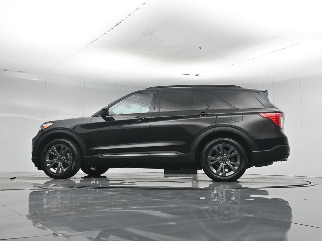 Certified 2023 Ford Explorer XLT w/ Equipment Group 202A RWD image 8