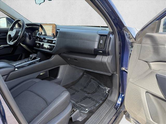 Used 2024 Nissan Pathfinder SV FWD image 12