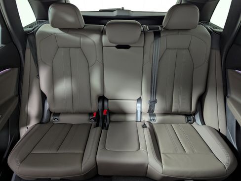 Certified 2025 Audi Q5 Prestige image 13