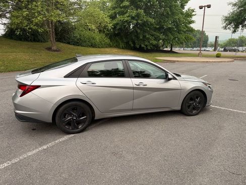 Used 2021 Hyundai Elantra SEL w/ Convenience Package FWD image 8