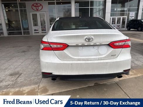 Used 2018 Toyota Camry XLE image 9