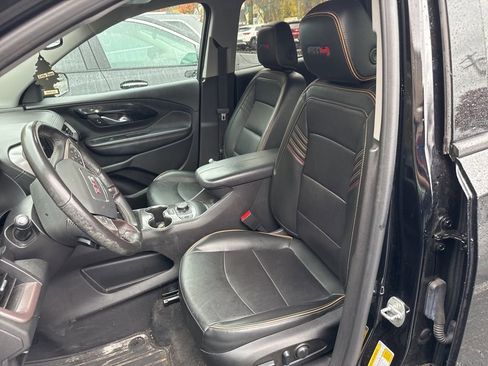 Used 2022 GMC Terrain AT4 w/ Infotainment Package II image 9