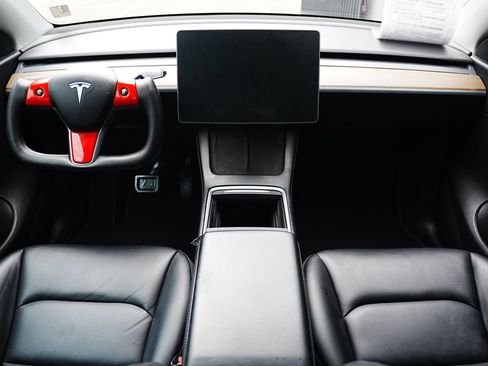 Used 2021 Tesla Model Y Long Range image 16