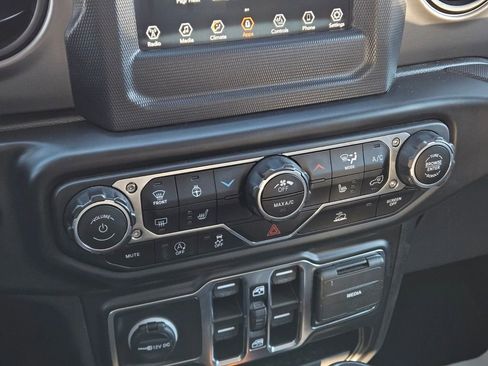 Used 2022 Jeep Gladiator Sport image 18