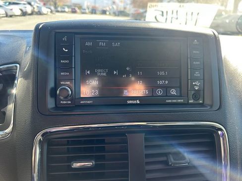 Used 2019 Dodge Grand Caravan SE w/ UConnect Hands-Free Group image 21