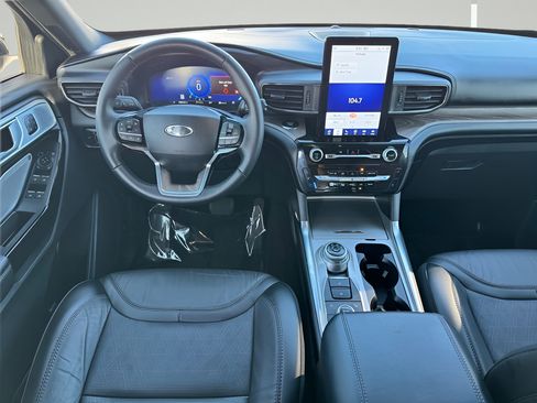 Used 2023 Ford Explorer Platinum w/ Technology Package AWD/4WD image 22