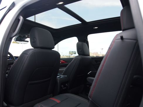 Used 2024 Chevrolet Traverse RS w/ LPO, Floor Liner Package image 26