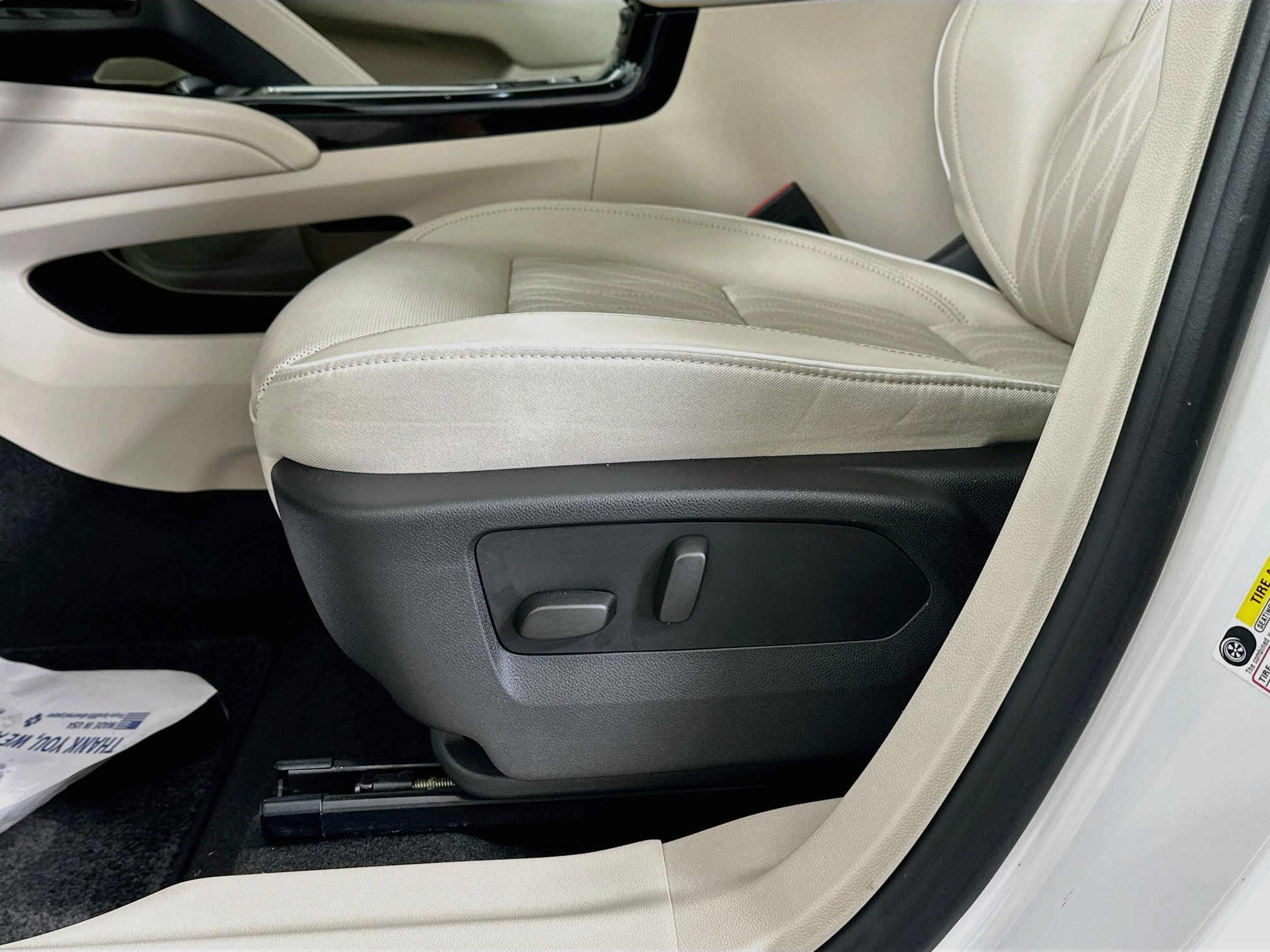 Used 2022 Buick Envision Avenir w/ Technology Package II FWD image 20