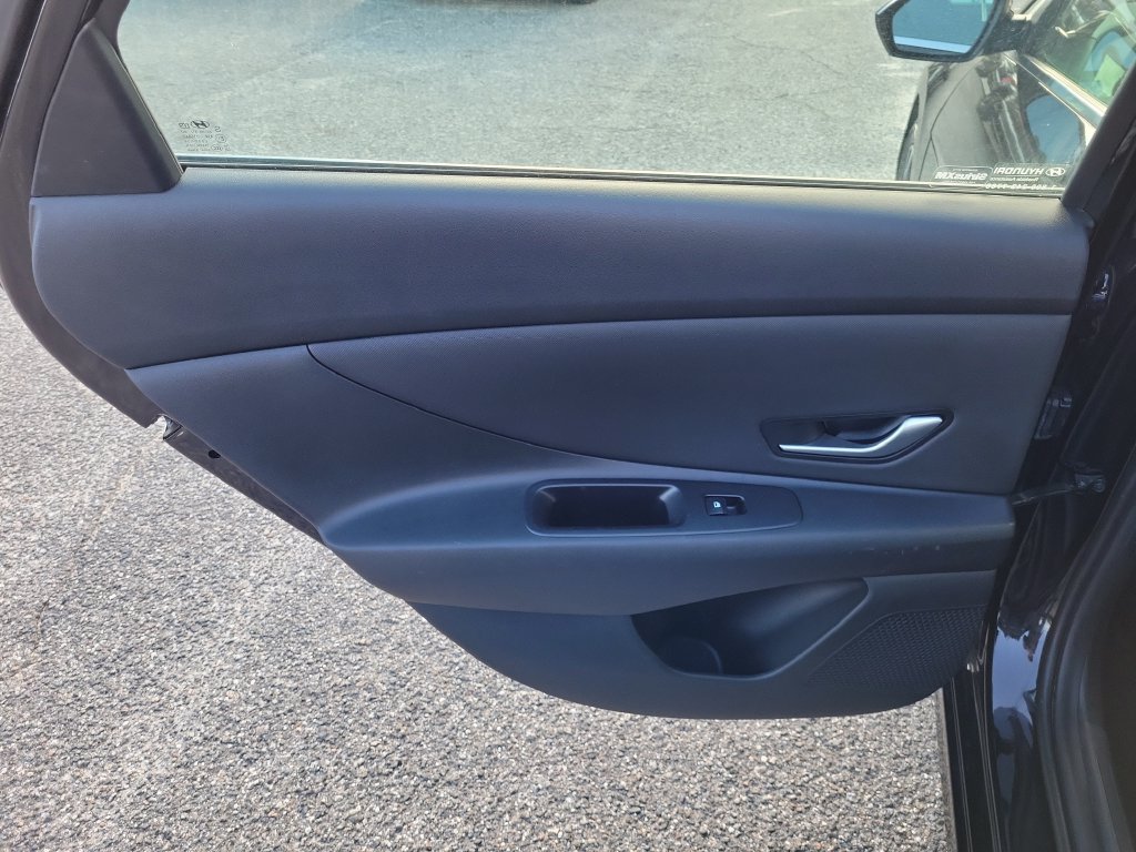 Used 2025 Hyundai Elantra SEL FWD image 18