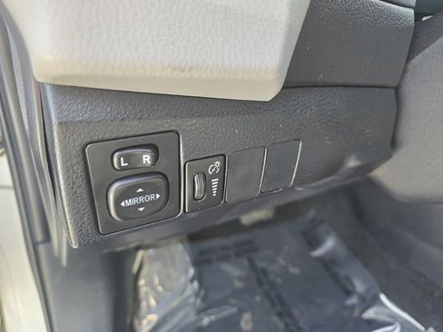 Used 2015 Toyota Corolla LE image 17