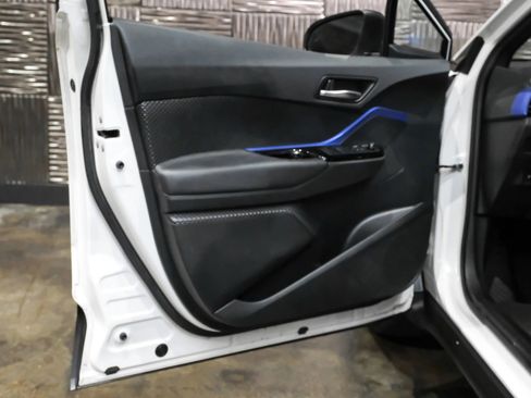 Used 2021 Toyota C-HR XLE image 38