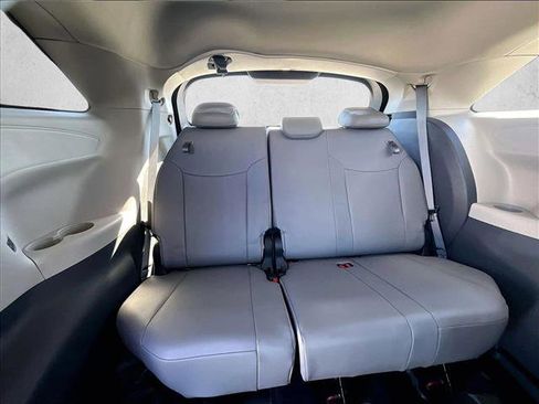 Used 2024 Toyota Sienna XLE image 30