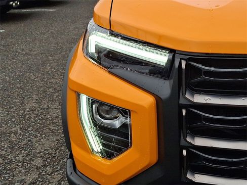 Used 2025 GMC Canyon AT4 w/ AT4X AEV Edition image 9