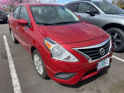 Used 2015 Nissan Versa SV image 3