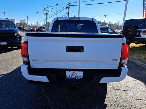 Used 2019 Toyota Tacoma TRD Sport image 9