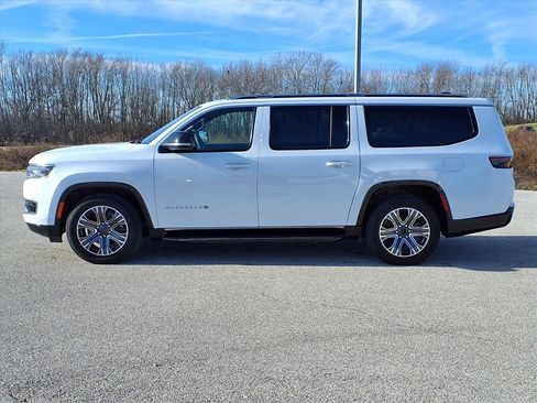 Used 2024 Jeep Wagoneer L Series II w/ Flexible Seating Group image 24