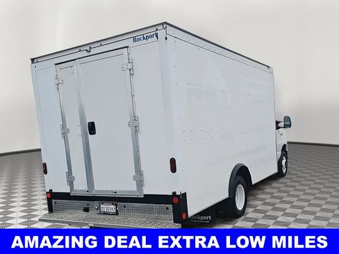 Used 2019 Ford E-450 and Econoline 450 Super Duty w/ Power Windows & Locks Group image 3