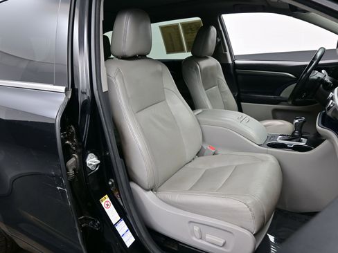 Used 2017 Toyota Highlander Limited Platinum image 14