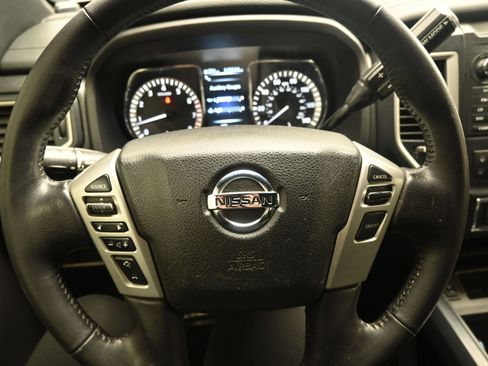 Used 2018 Nissan Titan SV w/ SV Convenience Package image 14