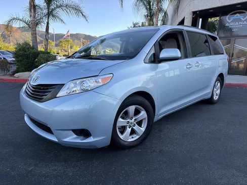 Used 2015 Toyota Sienna LE FWD image 14